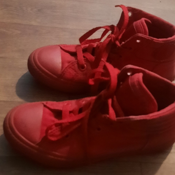 SOLD Converse Red Hightops, Size 1 - Picture 2 of 13